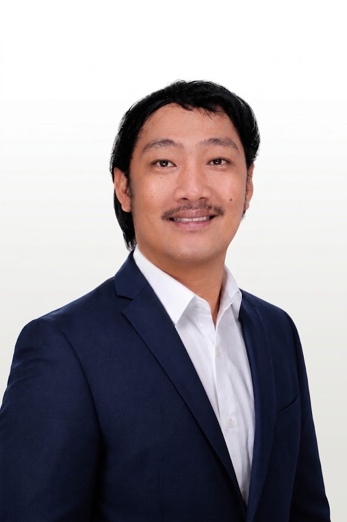 Regie Novesteras, Inbound & Outbound Sales and Retention Specialist